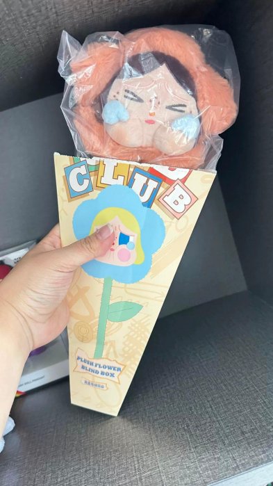 泡泡瑪特CryBaby悲傷俱樂部橙色毛絨花全新未開封收藏品