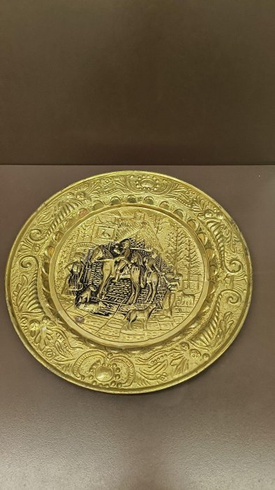 D7147回流銅皮掛盤直徑36cm 重308克浮雕人物圖案邊緣花紋裝飾做工精細