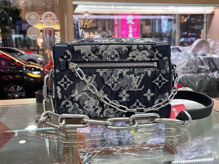 ☆最愛二手精品☆ LV soft trunk 限量藍色牛仔單寧緹花布老花銀鍊子斜背包 Virgil Abloh Nigo 聯名 M80033 C5355 男用