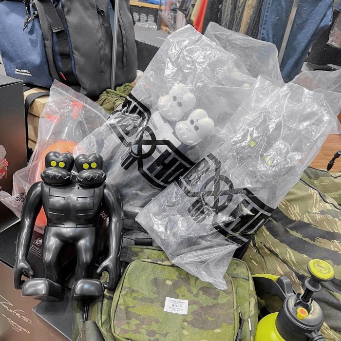 希望商店】NEIGHBORHOOD BOUNTY HUNTER.SKULLS-KUN 22AW 聯名雙頭公仔