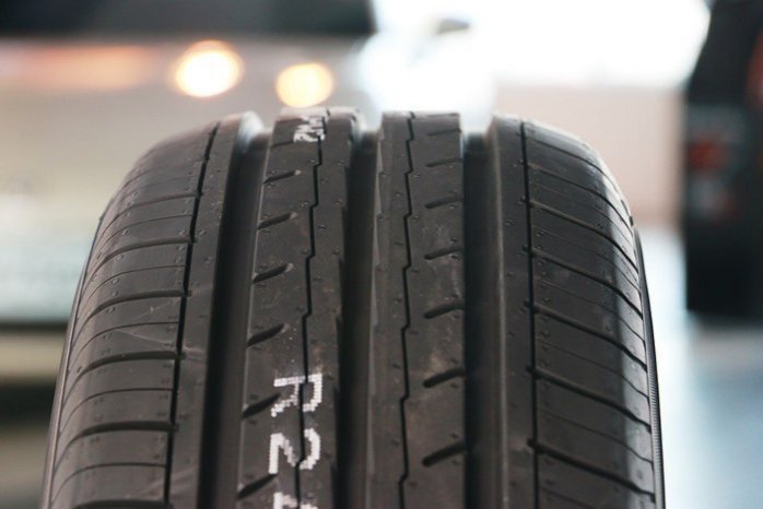 三重 國道旁 ~佳林輪胎~ 橫濱 BluEarth ES32 175/55/15 185/55/15 YOKOHAMA