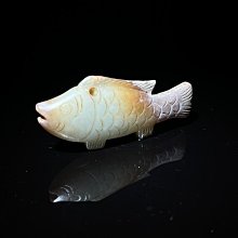 高古玉魚形把件和田玉材質玉質溫潤細膩局部有自然沁色和包漿雕工生動魚