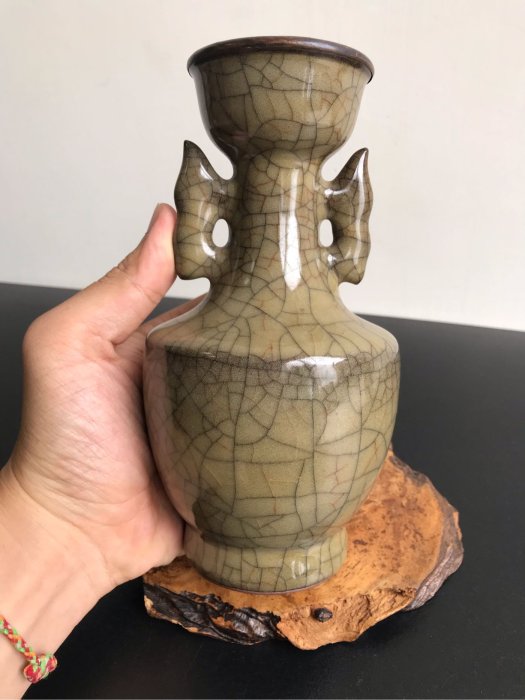 中国　哥窯　金絲鉄線　氷裂文　双耳瓶　C　7365E 中国 哥窯 金絲鉄線 氷裂文 双耳瓶 C 7365E - メルカリ