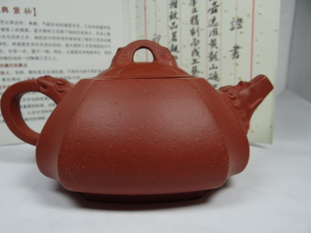 宜興紫砂壺四方抽角壺工藝師王梅芳全手工製壺. 降坡泥-容量320cc，14孔
