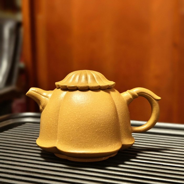 宜興名家陳志平手工紫砂九孔茶壺，200cc繁花錦囊設計，附贈收藏證書