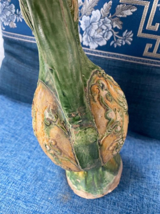 嚴選唐代三彩鳳紋執壺，高28cm，整體完好，局部輕微剝釉。釉色光亮，雕