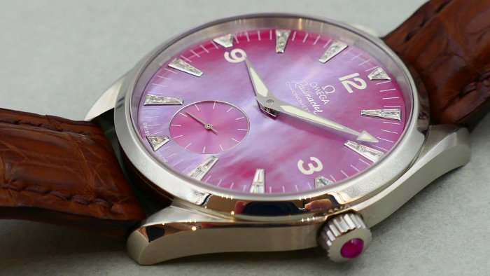 【美好時光】訂價百萬等級少見逸品!OMEGA Railmaster XXL鐵霸貝母面T鑽面
