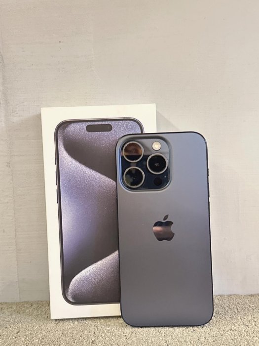 《15系列 》APPLE IPHONE 15 PRO 128G 藍鈦 6.1吋 (二手 機況不錯)