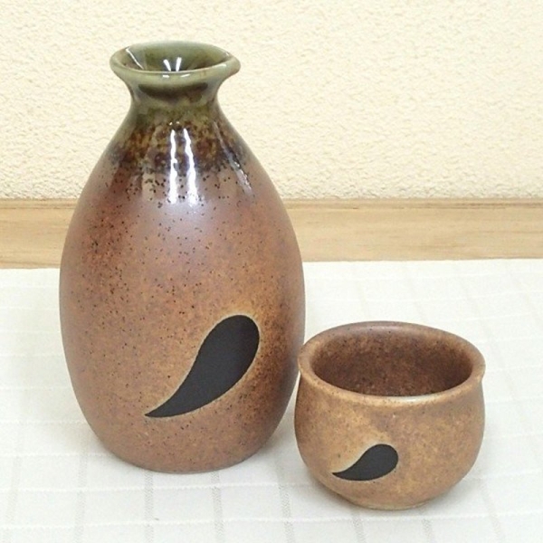 日本製彩堂窯狸貓清酒杯壺組陶瓷酒杯組陶瓷酒壺組酒器瀨戶燒徳利禮盒裝