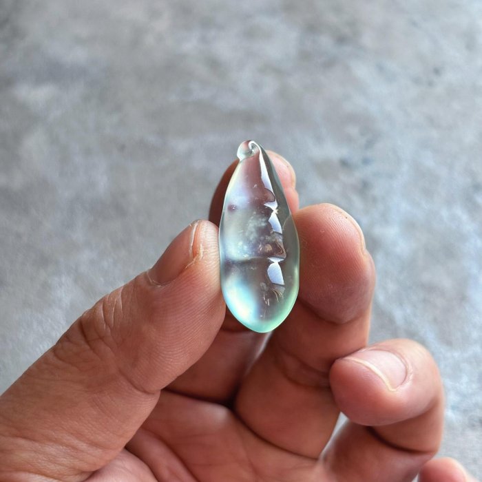 中國四大名玉的岫玉，新疆岫玉，藍冰天青凍福豆，手工雕刻，豆子尺寸