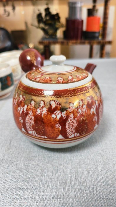 嚴選日本九谷燒茶具組，一壺十杯帶盒裝，赤繪百壽老人圖金韻壺，白瓷