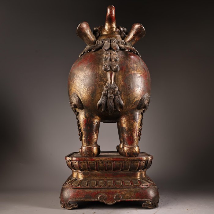 中国古美術品・珍品純銅製・高浮彫鎏金繍球香炉香囊・透彫・熏香炉・檀木箱付・香道具 珍品舊藏古收純銅銅高浮雕鏨刻鎏金分體獸熏香爐工藝精湛器形款式精美