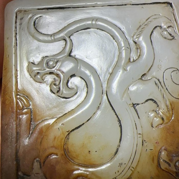 漢代和田玉龍鳳紋玉牌，老玉器玉質溫潤細膩，包漿渾厚自然，沁色入骨高