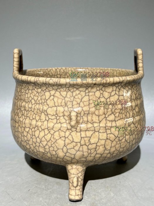 哥窯足爐哥窯”名列宋代名窯，在陶瓷史上有舉足輕重的地位古董古瓷擺件