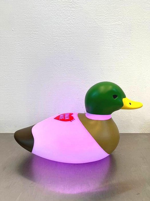 BLACK全新HUMAN MADE雁鴨觸碰式七色燈光夜燈RUBBER DUCK LAMP 鴨子公仔
