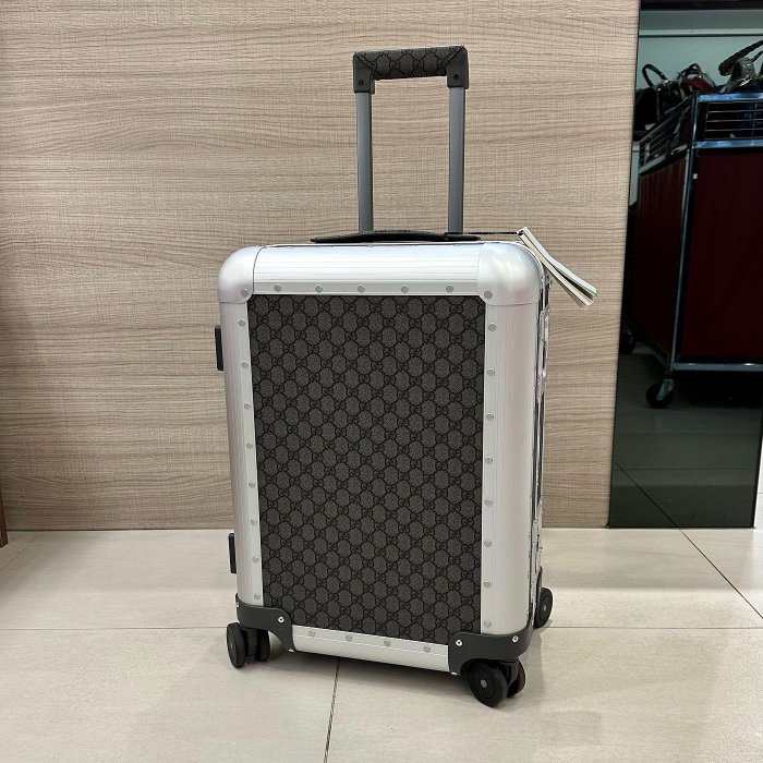 ⭐ 香榭屋精品店 GUCCI Porter Cabin Plus 740391 灰色PVC拼銀色鋁合金登機箱 行李箱 (Y1828) 近新美品