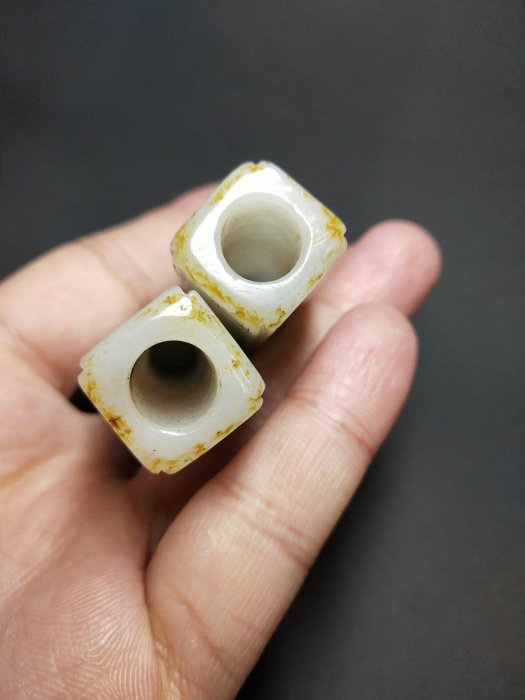 嚴選清代老玉詩文玉翎管掛件，灑金皮籽料精工製作適合收藏和闐玉白玉