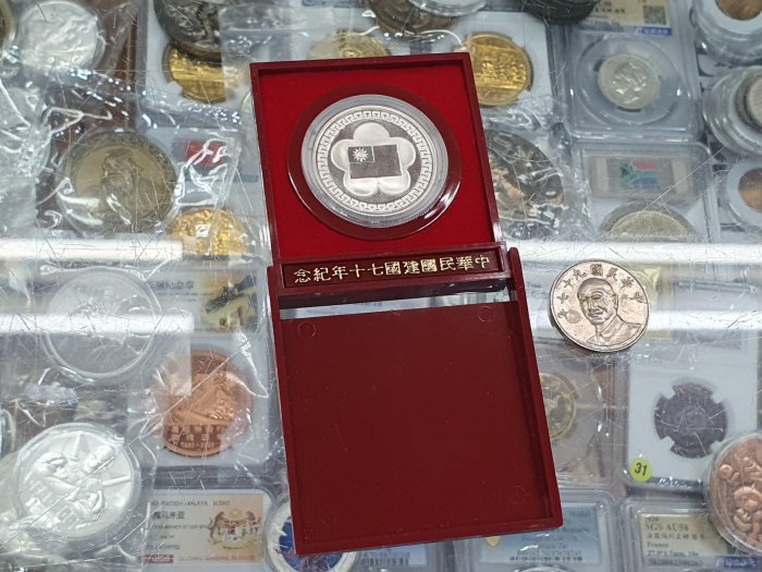 ☆孟宏館☆中華民國建國七十年建國70年蔣公梅花紀念銀章紀念章銀章銀幣