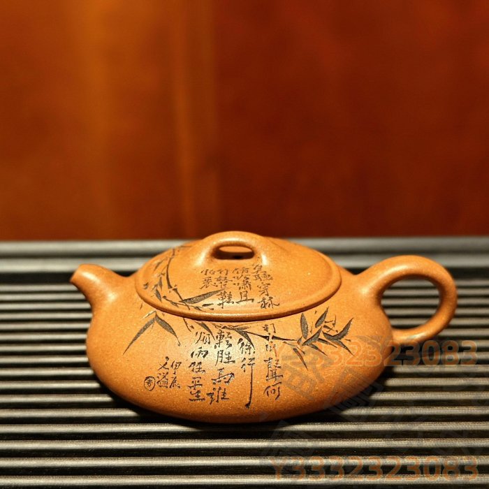 王霞制蟹黃段泥滿工刻繪〈無塵〉紫砂壺｜130cc小品｜三面精工(詩/竹