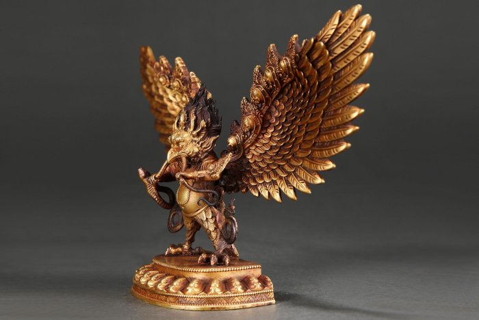 新品 銅 鍍金 1点物 鍍金 ガルーダ（迦楼羅／金翅鳥）尊像 不死鳥 可議價明精鑄紫銅胎鎏金迦樓羅（金翅大鵬鳥）造像【規格】高12.5cm 寬