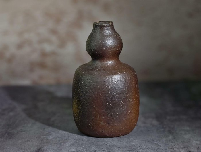 備前燒花入瓢形陶瓷藝品，藤原康真跡，1968年出世，高13.6cm徑8.4cm 
