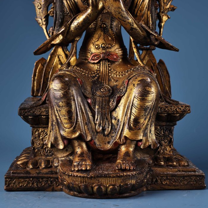 珍品舊藏西藏收純銅全銅高浮雕鏨刻泥金藏傳未來佛彌勒佛佛像一尊工藝