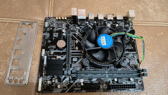 8代 i3-8100 (4核心3.6G)+華碩H310M-A.已過保