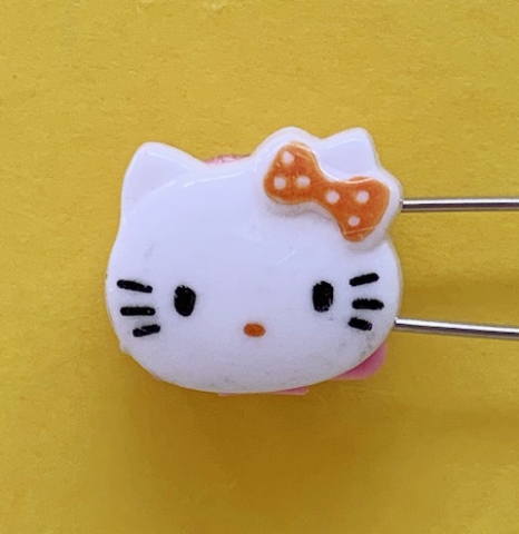 【震撼精品百貨】Hello Kitty 凱蒂貓~KITTY掀開式安全別針-大頭造型-橘#76637