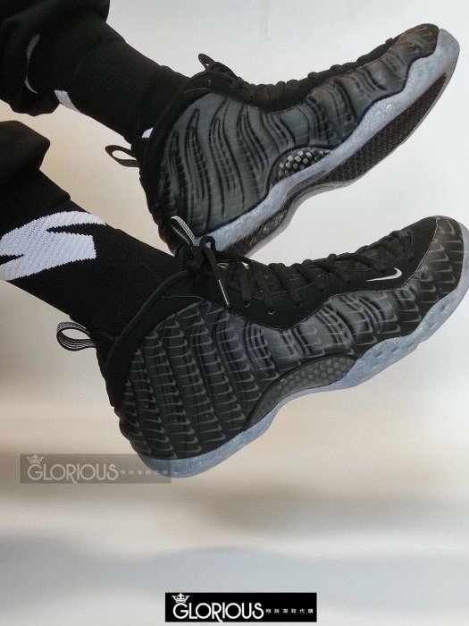 nike air foamposite one mini swoosh