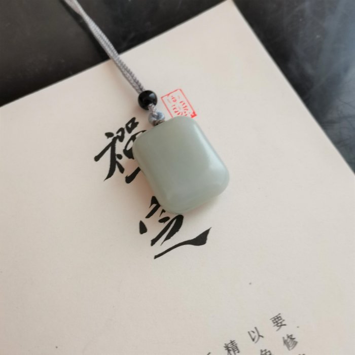 白墨玉石和田玉籽料新疆狹義青白無事牌油潤吊墜掛墜項鏈鎖骨女| Yahoo拍賣