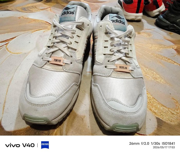 Adidas ZX8000 夜櫻慢跑鞋追蹤者大降價，說明請看清楚，能接受者趕快下