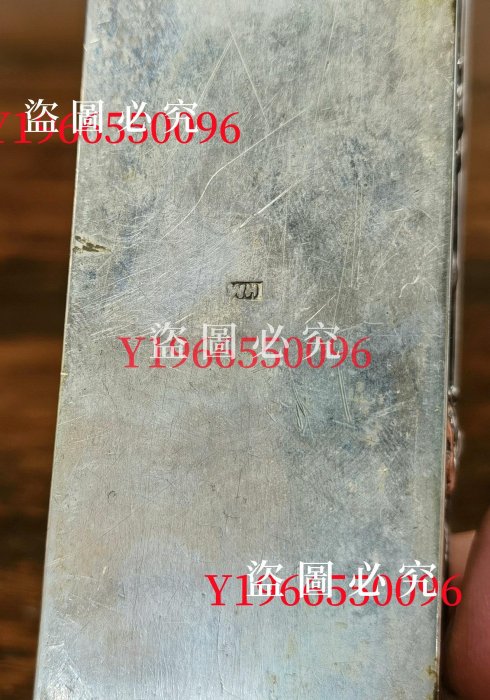 迎財神晚清純銀香盒，銀盒內還原裝錦緞銀盒保存很好，久遠已氧化，沒