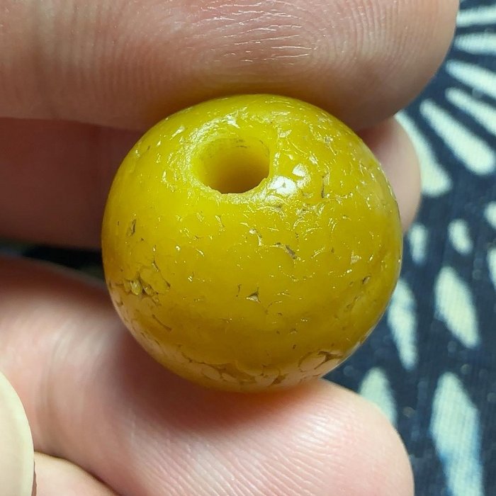 嚴選天然雞油黃瑪瑙糖球，大風化石頭小年份，尺寸18×19mm 編號Z7 黃