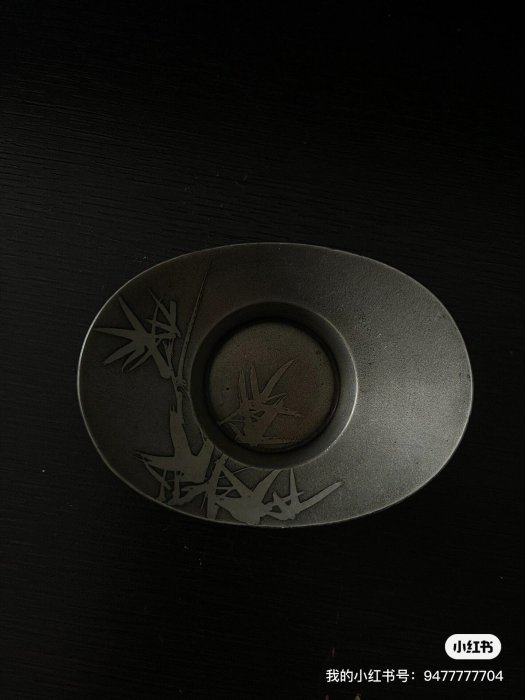 嚴選老錫茶托乾茂號款，尺寸小巧珍藏級品相，梅蘭竹菊圖案精美，老物件