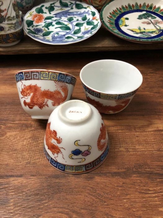 日本古董級老瓷雲龍紋杯子，釉上彩工藝精湛，底部附英文標誌，適合收藏