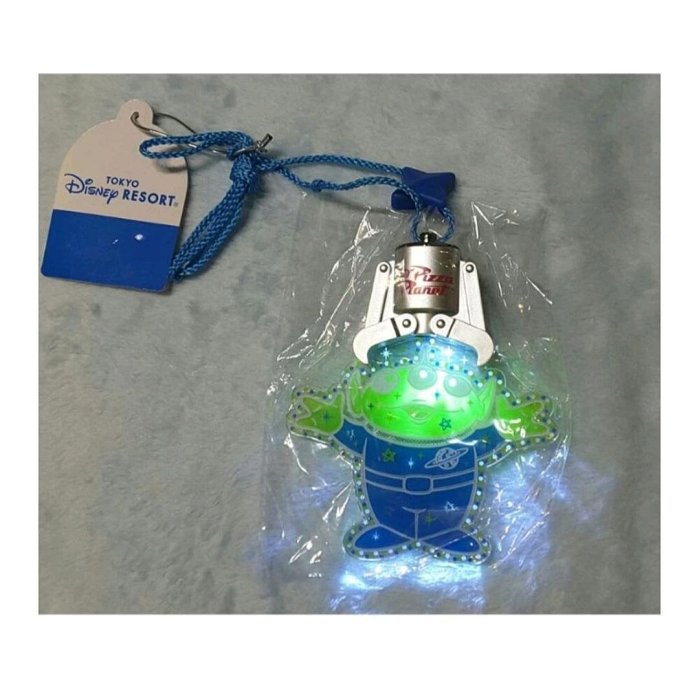 全新 日本東京迪士尼樂園 三眼怪閃燈吊飾 三眼怪閃燈 三眼仔閃燈 玩具總動員閃燈三眼仔 toy story三眼怪發光掛飾三眼怪disney resort絕版商品