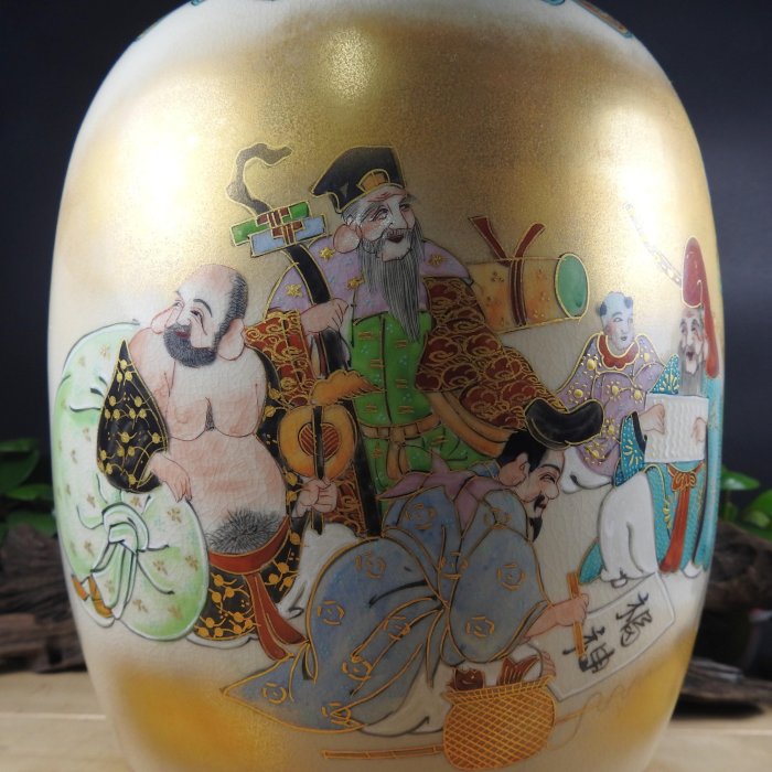 源藝】日本九谷燒花瓶手寫落款九谷龍山金襴手純手工彩繪七福神圖老件瓷