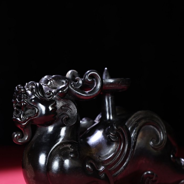 臻品舊藏，和田玉水銀沁大黑獸擺包漿厚重，沁色入骨，工藝精湛，犀利民