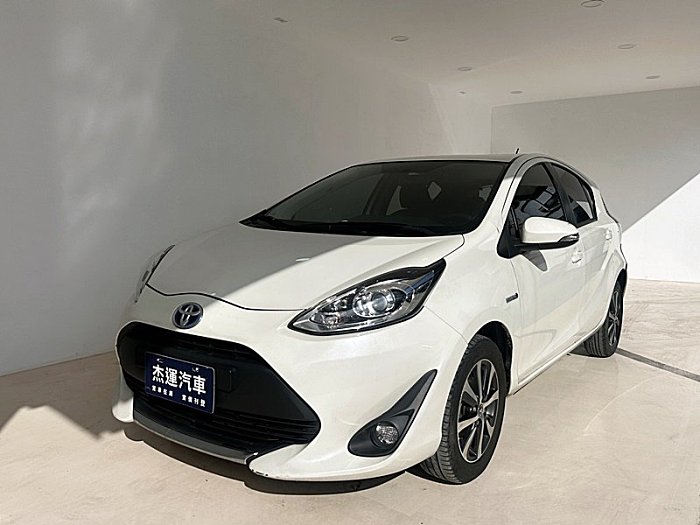 【杰運高雄】21年 Prius C 油電混合代步小車 恆溫 LED尾燈