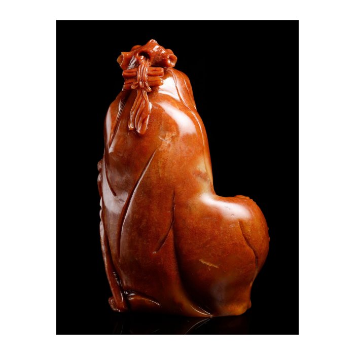 二拍)山海經拍賣-早期壽山石長眉羅漢重542.5g(MO-EABM06)限面交