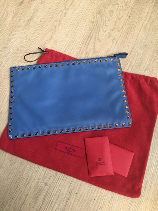 『安閣精品』超新真品 valentino 卯釘 水藍色 皮革 手拿包 晚宴包