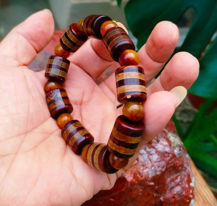 線珠天珠 老珍藏西藏能量石線珠天珠手鍊~線珠天珠具有避邪的功效~強身長壽~解煩