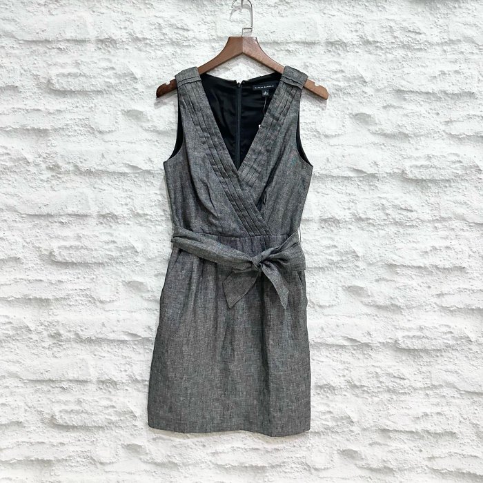 Maple麋鹿小舖 Banana Republic ＊ Banana 灰黑色V領設計無袖洋裝 ＊ ( 現貨2/4號 )
