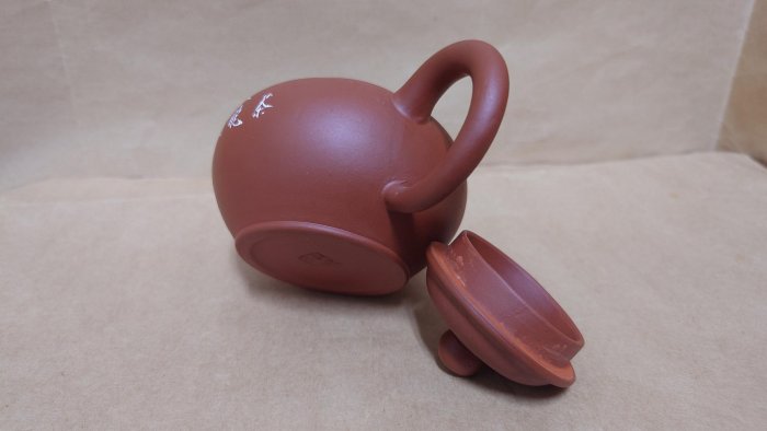 早期90年代宜興紫砂壺，93～97年一廠雷射標期/紅泥水平壺，底款