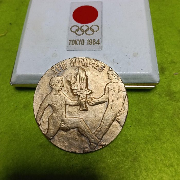 1964年61年前的東京奧運紀念獎牌，非常珍貴的紀念品
