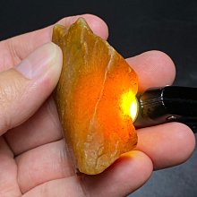 天然老料昌化田黃石原石重44克• 石種介紹昌化田黃石產自浙江昌化玉巖山