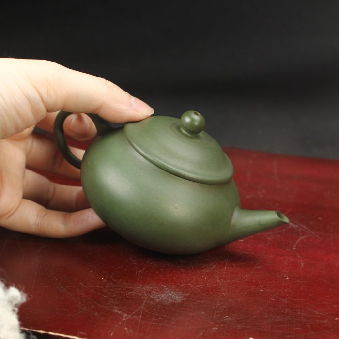 桑園の】紫砂壺中國宜興綠泥水平壺吳興銳製泡茶壺底部落款Q 3083