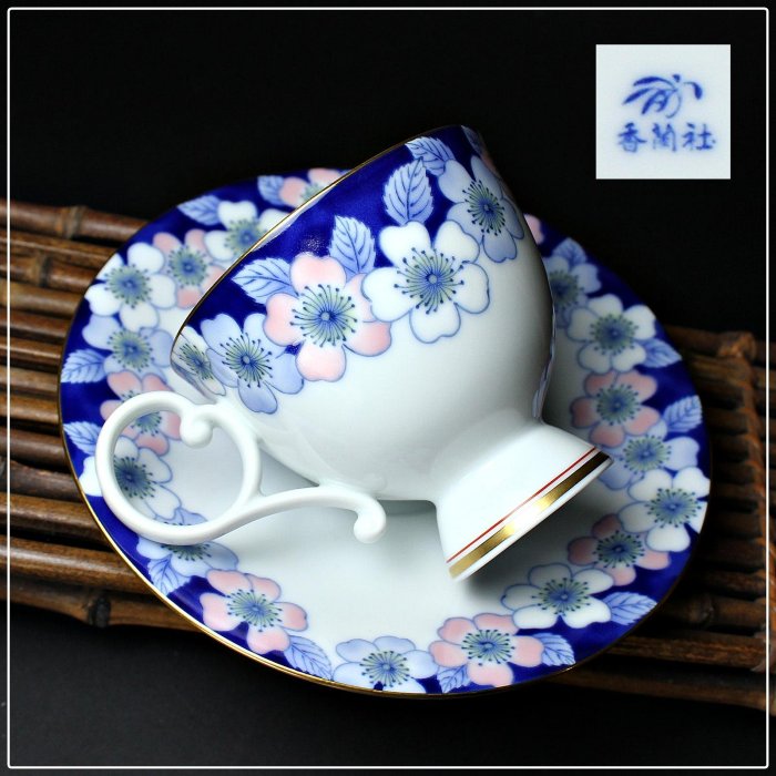 桑園の】稀有美品~日本高檔香蘭社染附雙色櫻花咖啡杯盤單人組(委託品