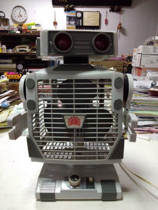 早期老台製華麗牌機器人造型電風扇.偉士牌.老車.轉蛋.VINTAGE.70 S.老東西.型男.水水.大同參考