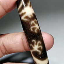 銀線五爪龍白天珠 五爪金龍天珠，到鼎的天珠，這樣稀少五爪龍天珠實在少見，（線體分明很